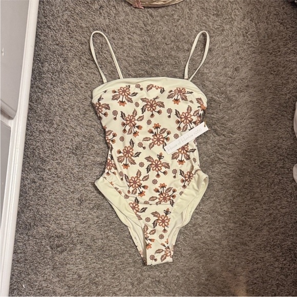 NWT house of Harlow one piece swimsuit size xs